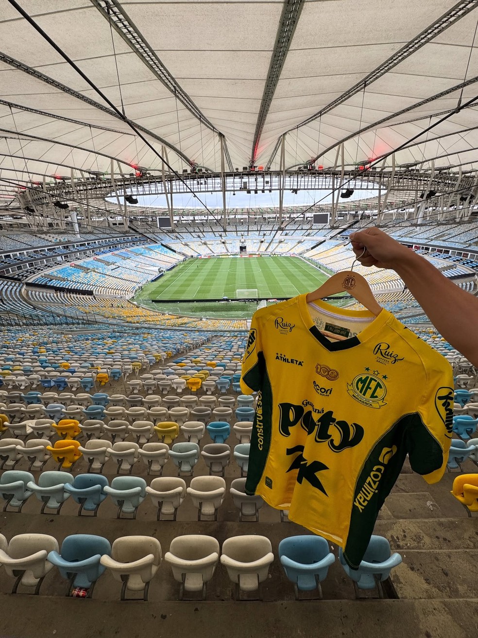 Camisa do Mirassol no estádio Maracanã — Foto: Divulgação/Agência Mirassol