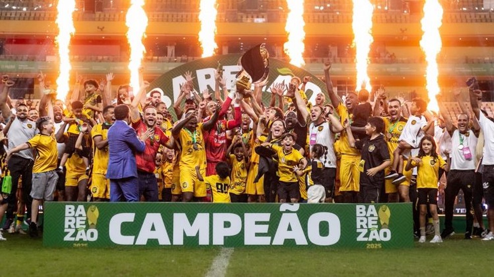 Amazonas conquistou o estadual e recebeu apenas troféu e medalhas. — Foto: Laiza Balieiro