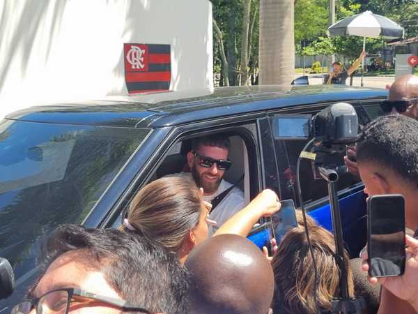 Flamengo se reapresenta no Ninho do Urubu com carinho a Tite e atletas