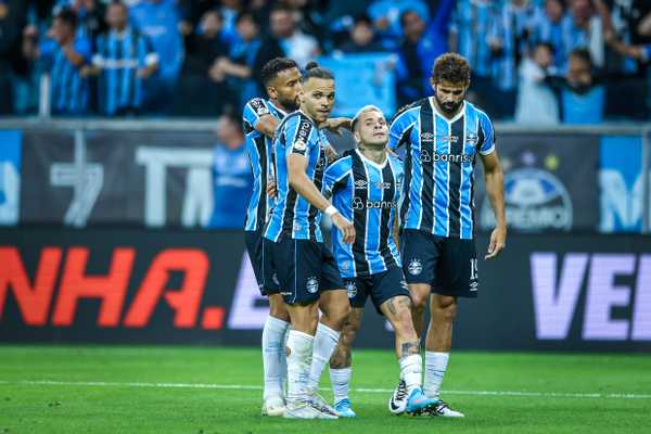 Grêmio demonstra força em vitória que garante tranquilidade no novo esquema tático.