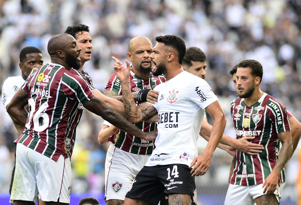 Corinthians x Fluminense, Manoel e Raniele — Foto: Marcos Ribolli
