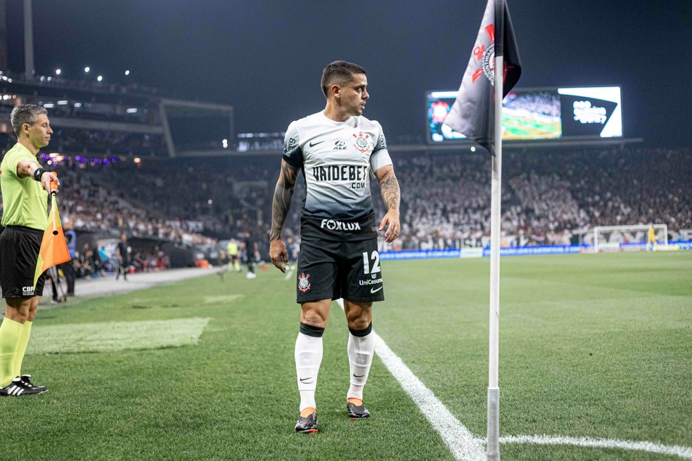 Fagner deve assinar contrato de mais duas temporadas com o Corinthians — Foto: Leonardo Lima/AGIF