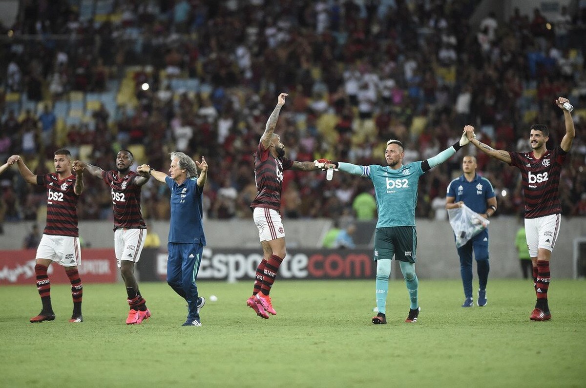 Curso Futebol - Jogadas Ensaiadas de Faltas e Escanteio, Futebol de Campo