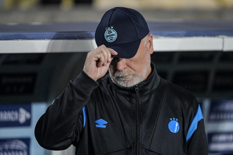 Mano Menezes em derrota do Grêmio para o Fluminense — Foto: Thiago Ribeiro/AGIF