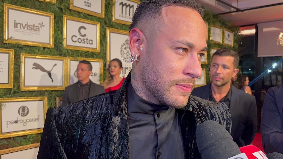 Neymar em leilão de instituto em São Paulo — Foto: Bruno Giufrida