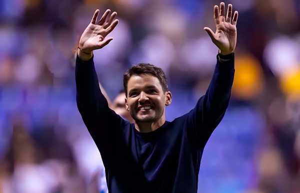 Novo técnico do Cruzeiro, Nicolás Lárcamon chega a Belo Horizonte