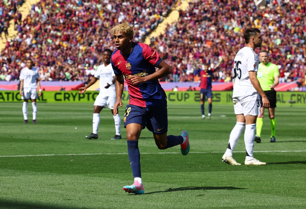 Yamal comemora gol em Barcelona x Real Madrid — Foto: Reuters
