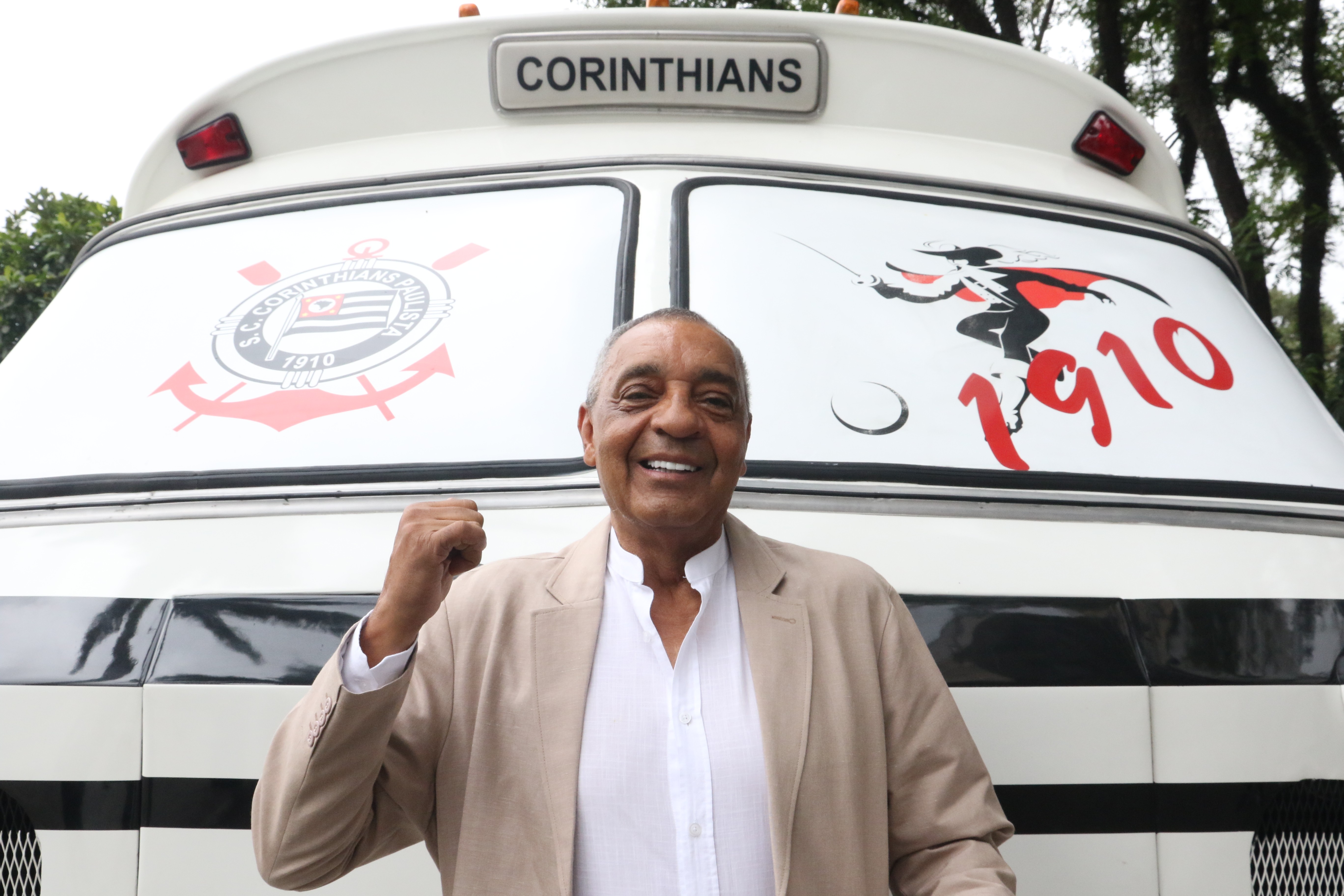 Homenagem a ídolo! Corinthians celebra 77 anos de Basílio com homenagem especial em Itaquera