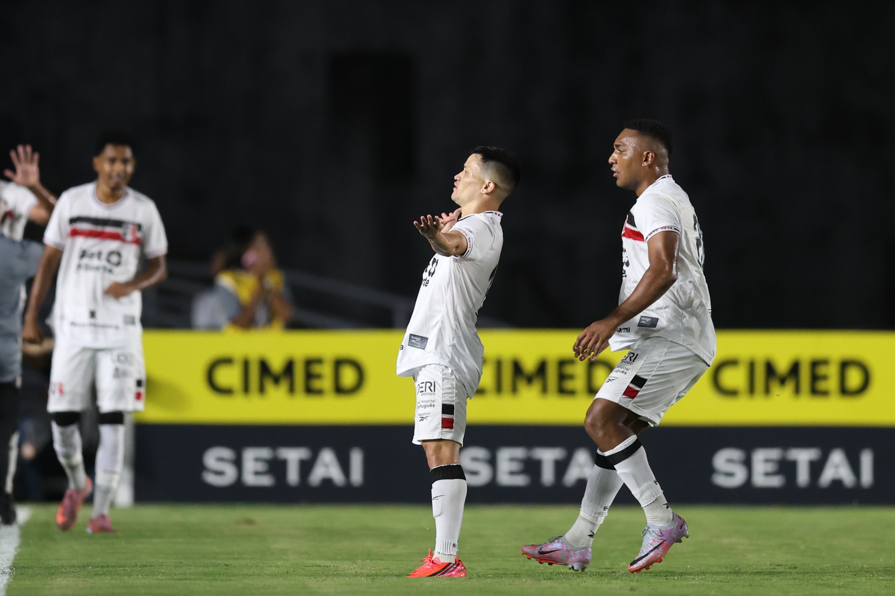 Técnico do Santa Cruz confirma volta de Ronald para segundo jogo contra o Floresta