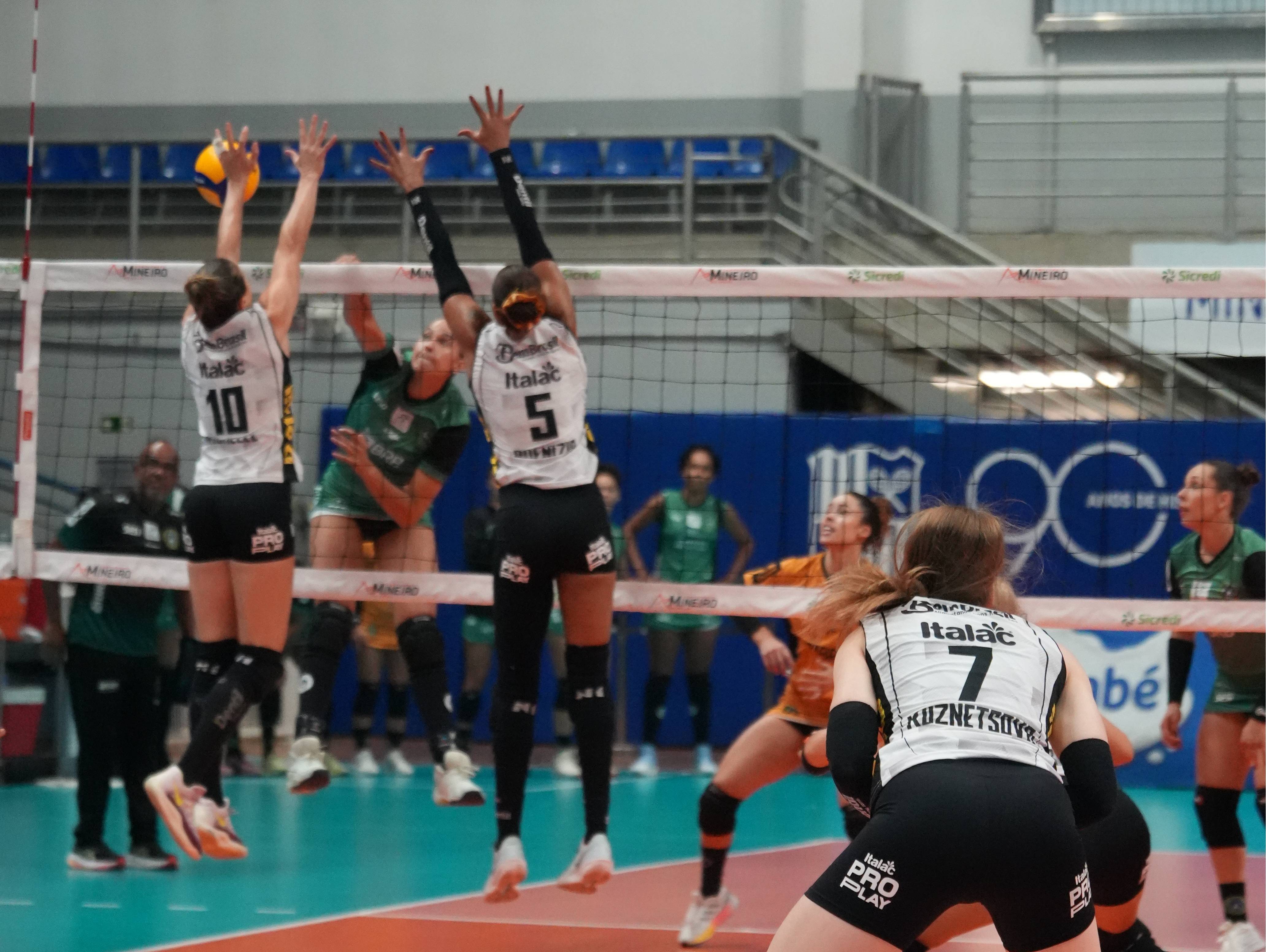 Minas e Praia Clube estreiam com vitória no Campeonato Mineiro de vôlei feminino