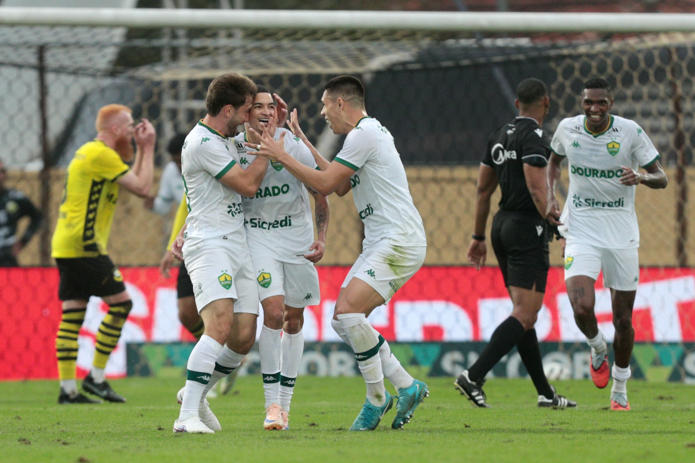 Atuações do Cuiabá: defesa falha e Marlon faz dois gols; dê suas notas