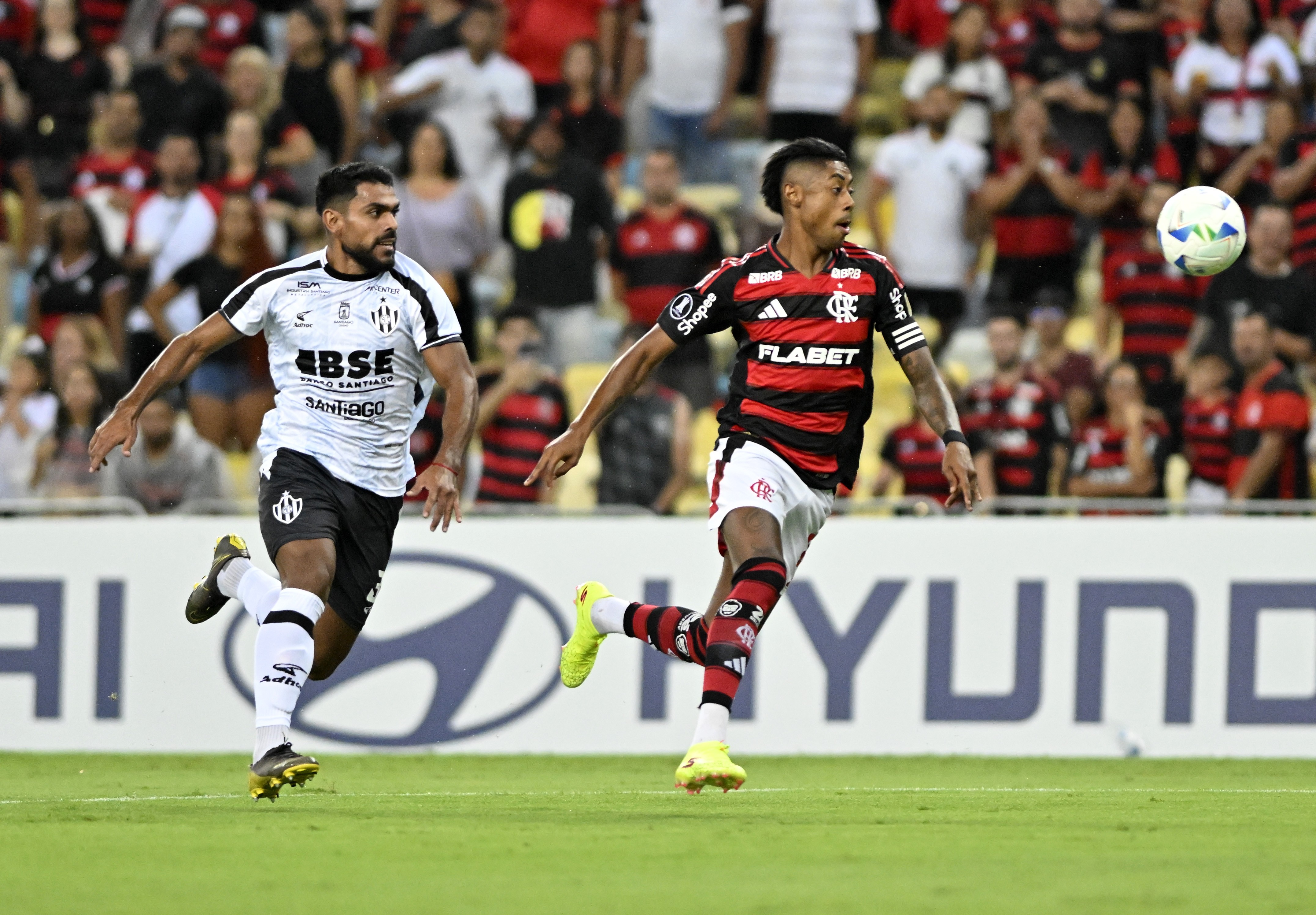 Flamengo precisa corrigir erros recorrentes para manter temporada promissora.