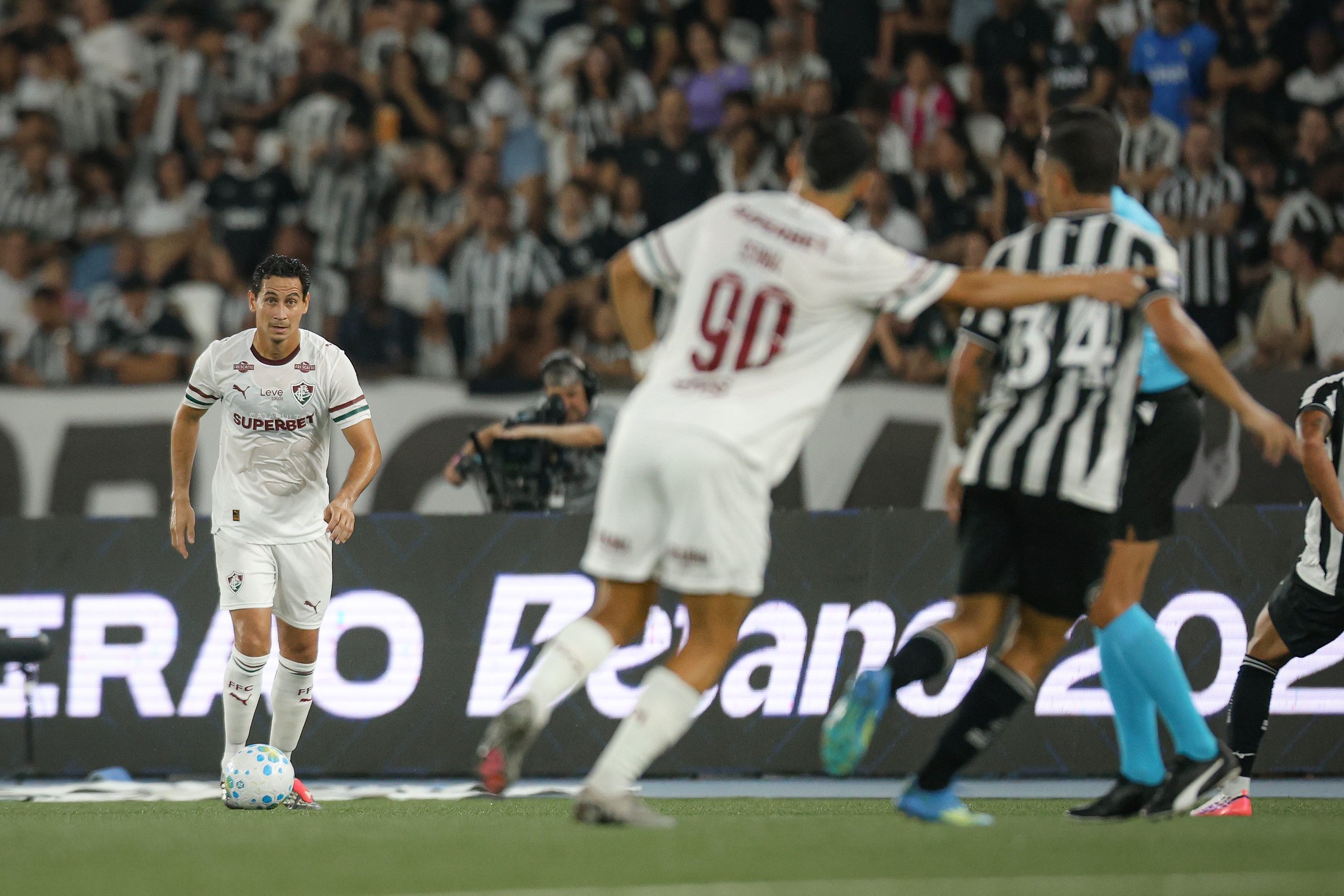 Fluminense Empata com Botafogo e Reservas Geram Dúvidas para Jogo Crucial na Libertadores