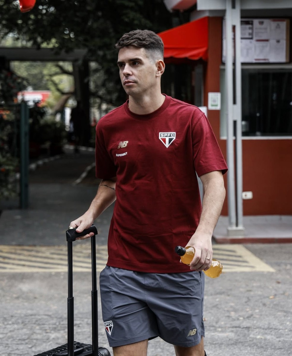 Oscar em viagem do São Paulo a Fortaleza — Foto: Rubens Chiri/saopaulofc