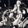 Esporte de origem nas universidades dos Estados Unidos se profissionalizou e passou a ser um dos grandes ícones da cultura esportiva norte-americana no século XX