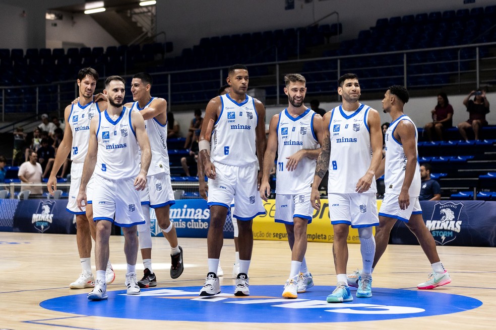 Minas vence mais uma e segue na liderança do NBB