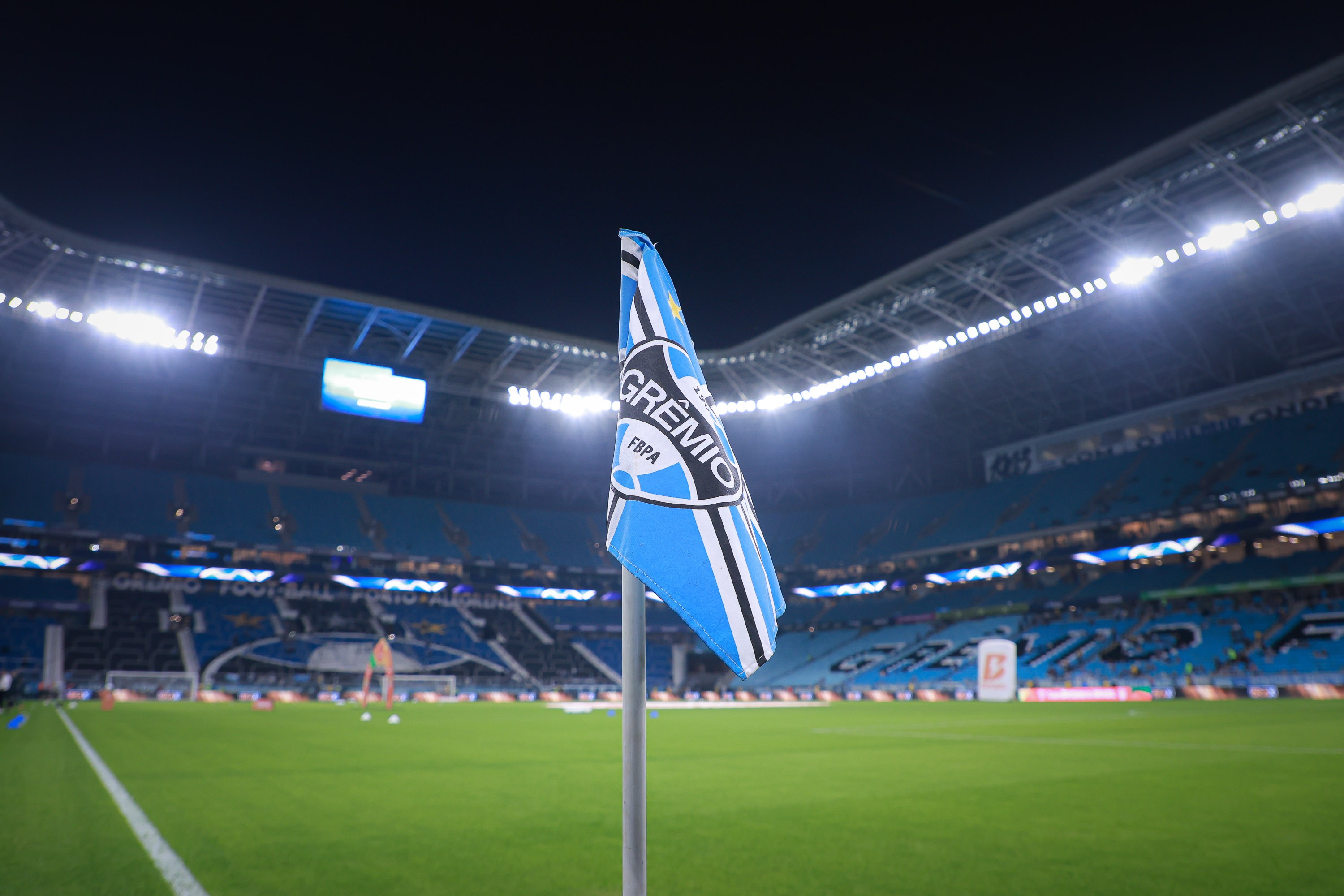 Jogo entre Grêmio e Chapecoense na Arena, duelo do Brasileirão