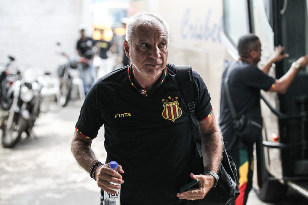 No Sampaio, Márcio Fernandes teve 21 jogos e venceu apenas quatro partidas — Foto: Ronadl Felipe/SCFC