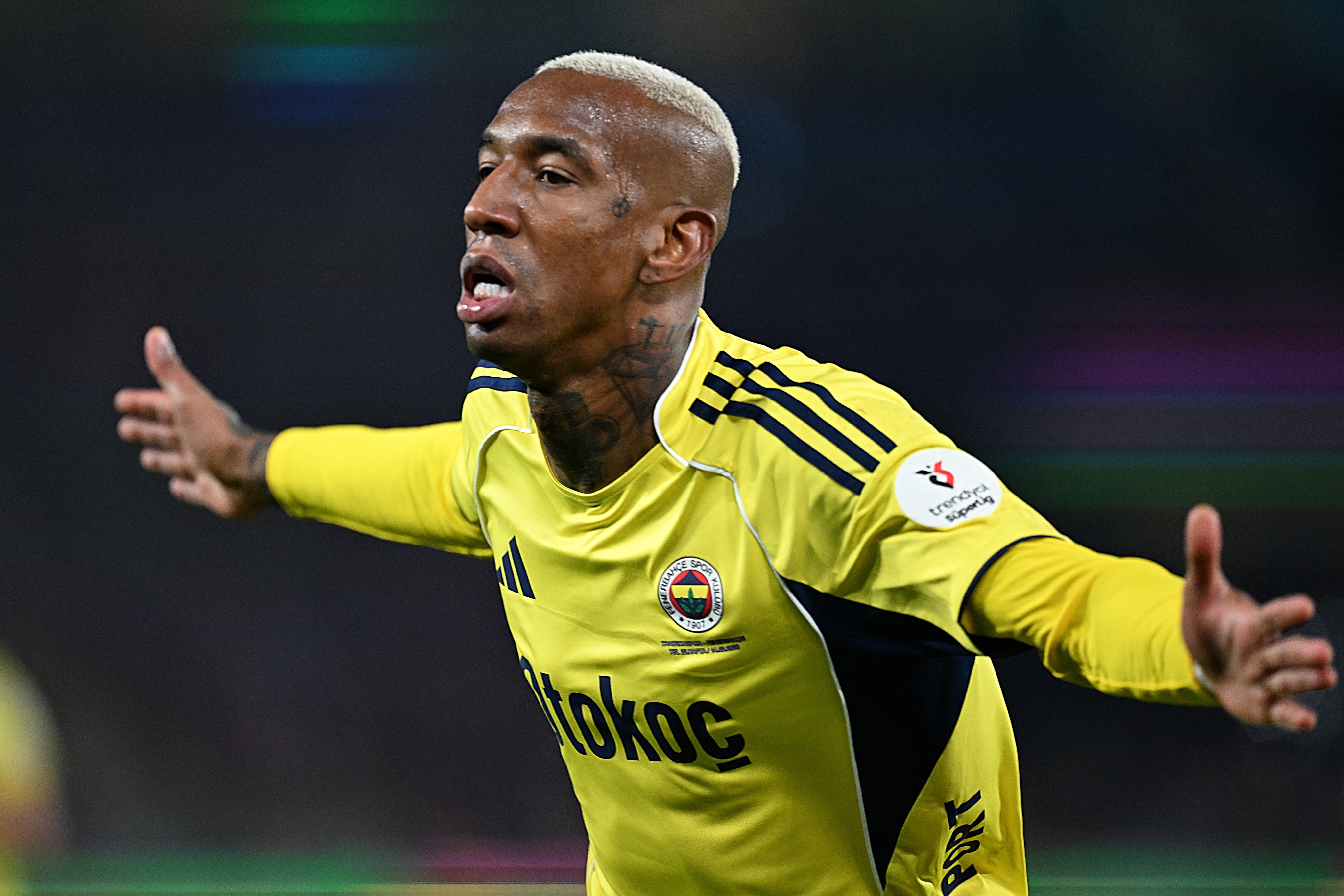 Anderson Talisca rescinde com o Fenerbahçe e assina com o Al-Jazira; veja números da passagem