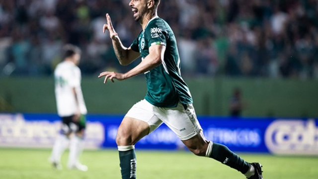 Rafael Gava comemora gol que decidiu a partida