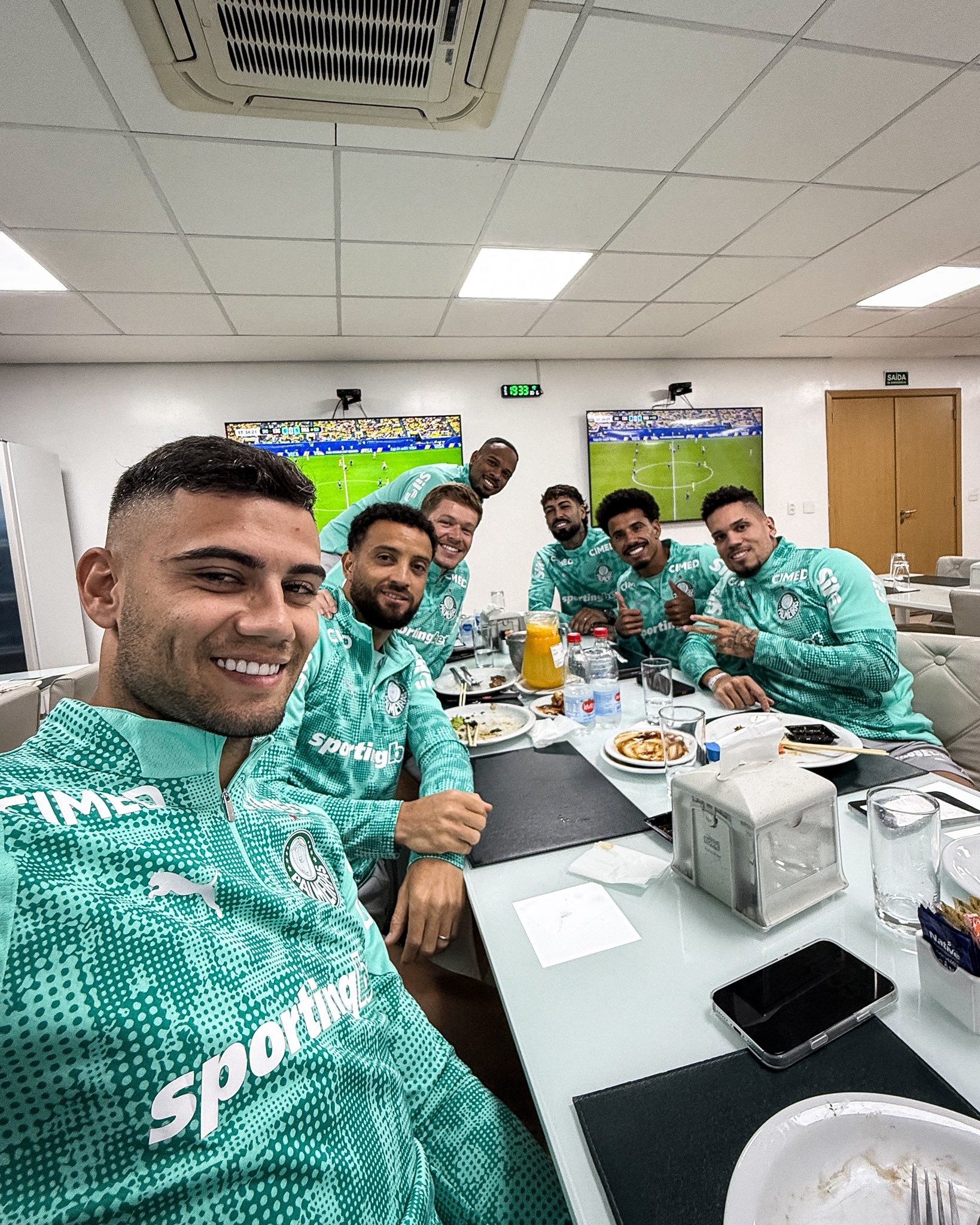 Com Barboza e "novo" goleiro, Palmeiras se reapresenta para iniciar a intertemporada