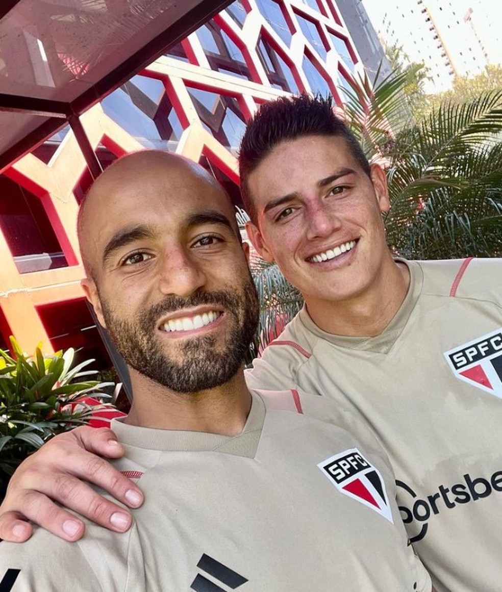 Lucas e James Rodríguez no CT do São Paulo — Foto: São Paulo FC