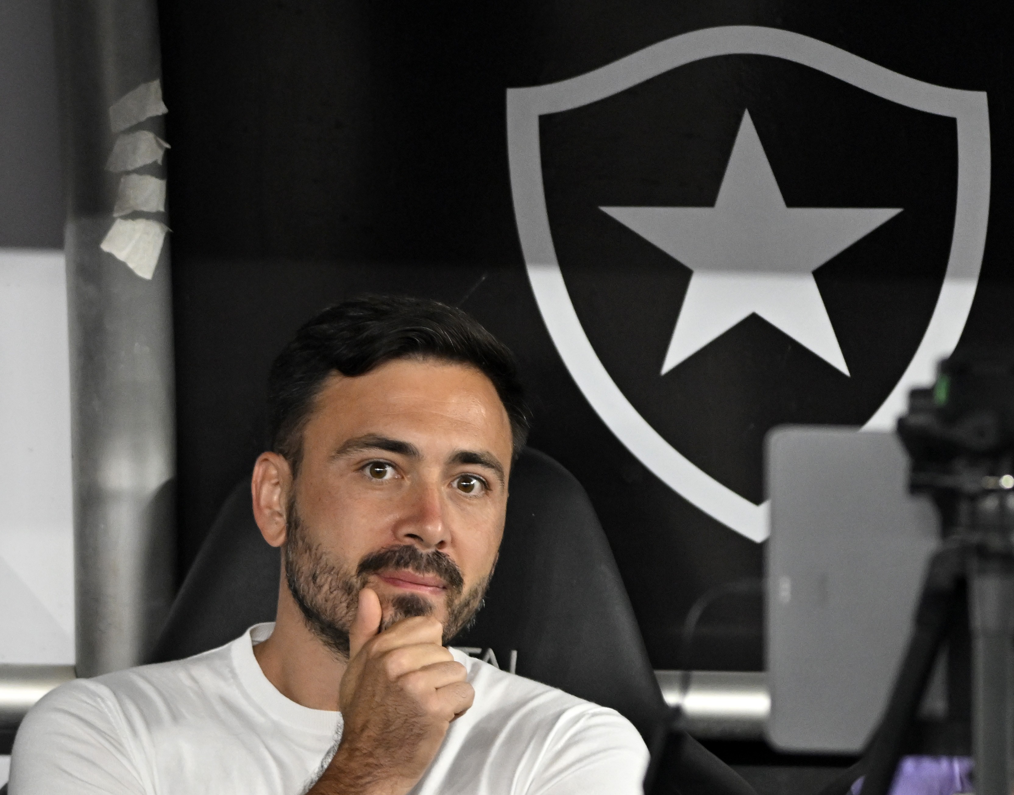 Davide cobra Botafogo mais regular e celebra chegada ao G-4: 