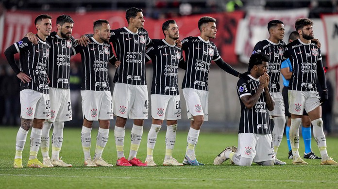 Corinthians 1 x 0 Estudiantes-ARG - Timão faz o dever de casa e
