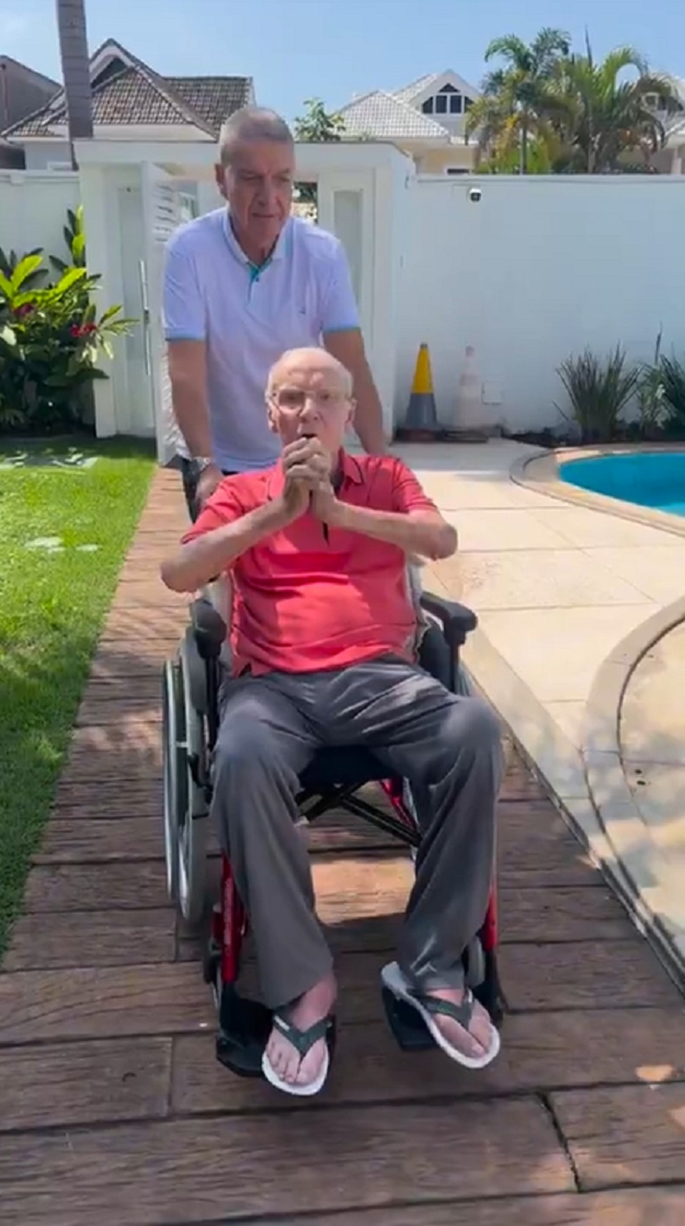 Zagallo comemora alta: "Estou de volta" — Foto: Reprodução Instagram