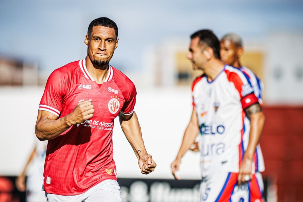 Salatiel fez o primeiro gol do estadual — Foto: Gabriel Leite/América FC
