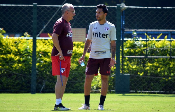 Petros agita redes sociais com mensagem misteriosa