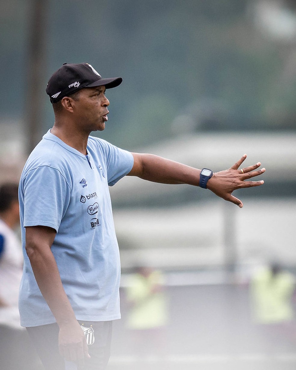 Orlando Ribeiro, ex-técnico do time sub-20 do Santos, está próximo do Corinthians — Foto: Bruno Vaz / Santos FC