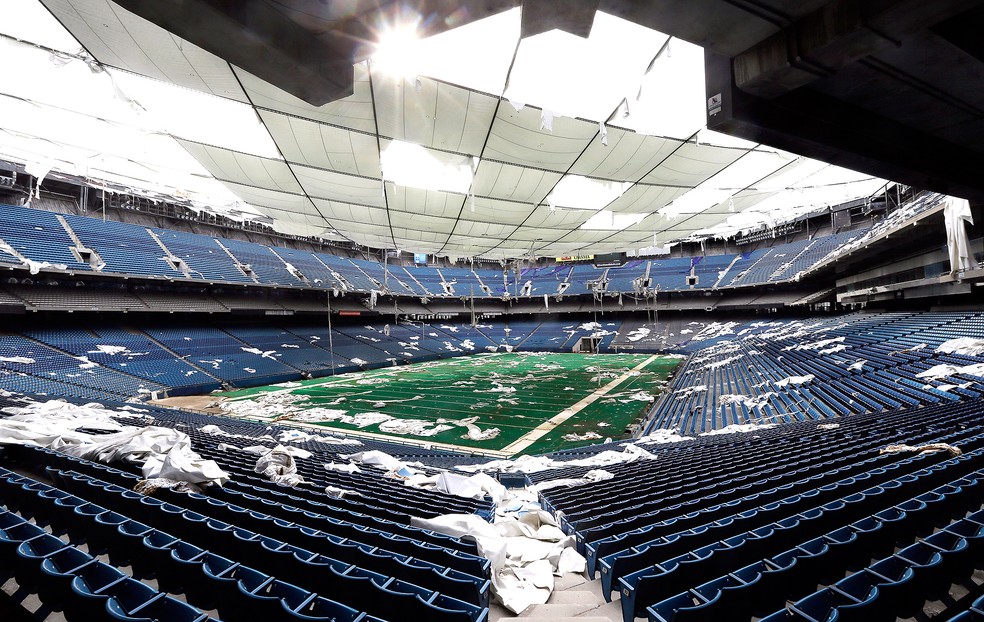 Pontiac Silverdome abandonado — Estádios de Copas do Mundo