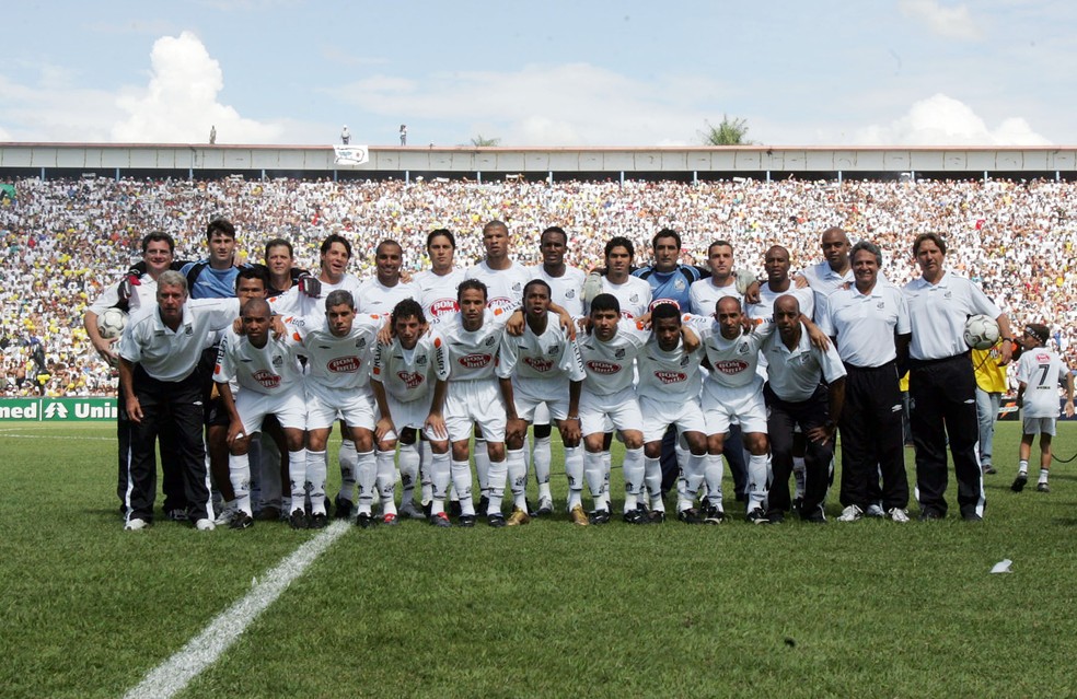 Santos foi campeão brasileiro em 2004 no estádio Teixeirão — Foto: Ernesto Rodrigues / Agência Estado