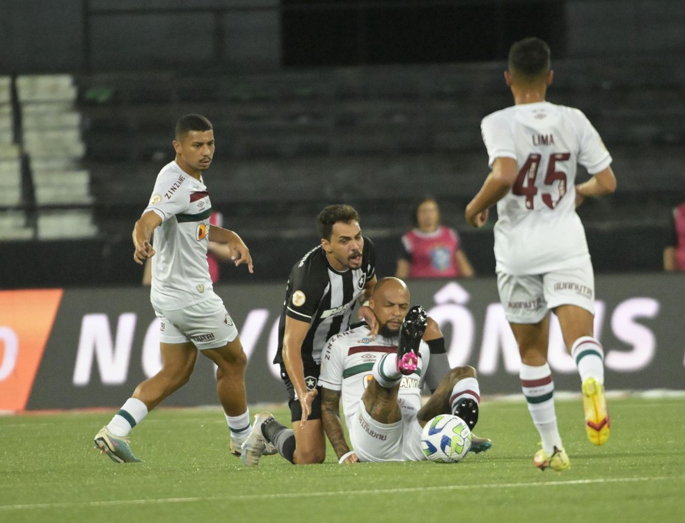 Felipe Melo no jogo contra o Botafogo � Foto: Andr� Dur�o/ge