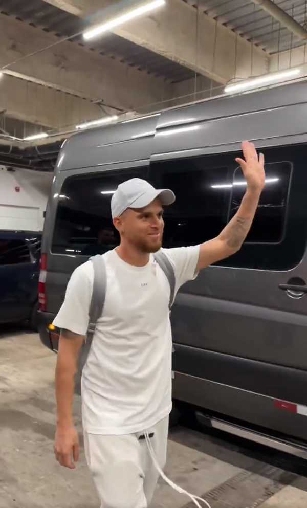 Reforço chega a Porto Alegre para fechar com Grêmio.