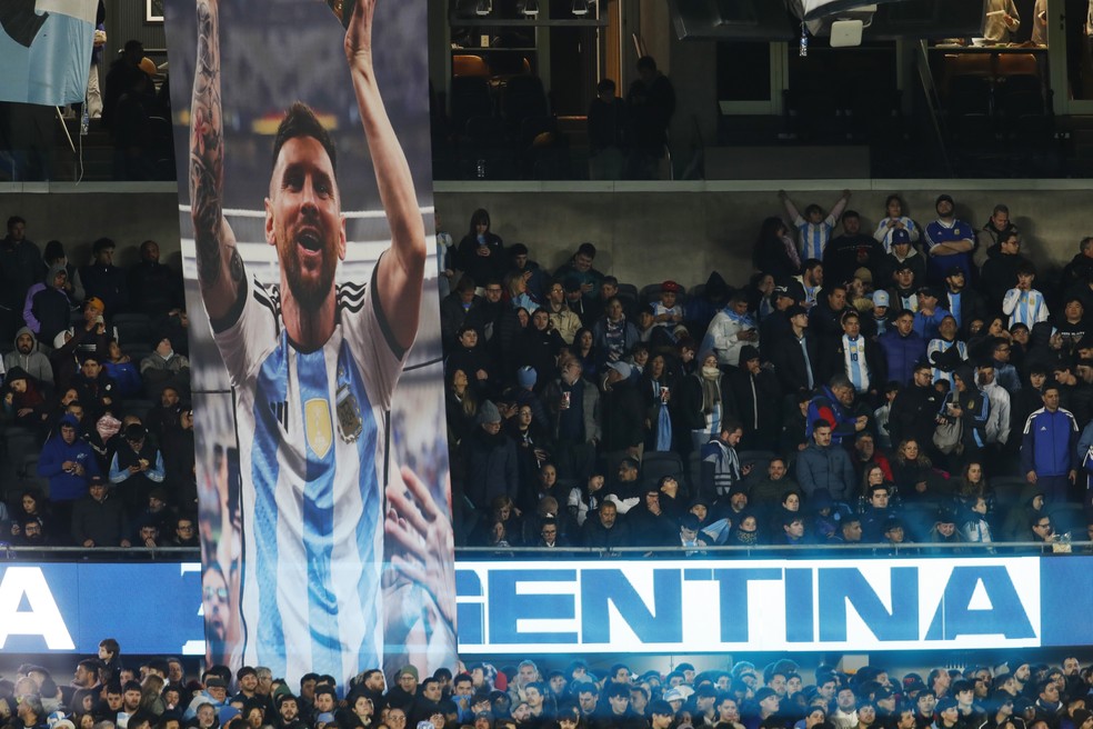 Messi se emociona antes de possível despedida da seleção na Argentina; veja