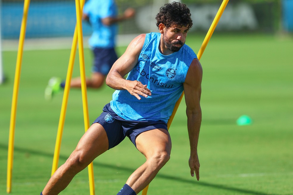 Diego Costa em treino do Grêmio — Foto: Rodrigo Fatturi/Grêmio