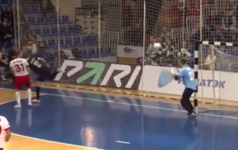 Jogador faz golaço de calcanhar no campeonato russo; veja o vídeo, futsal