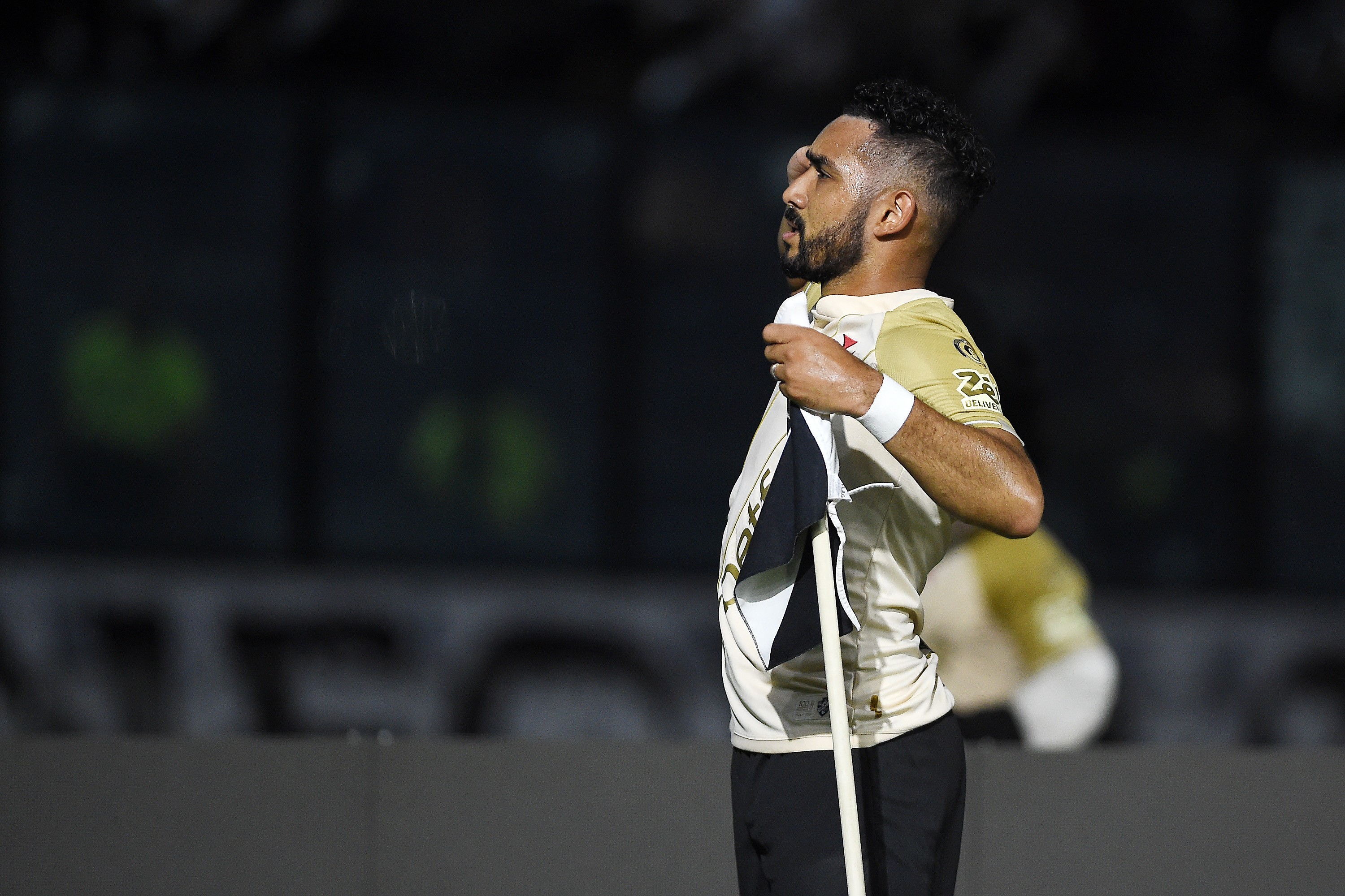 Vasco's Payet Faces Contract Termination Over Poor Performance