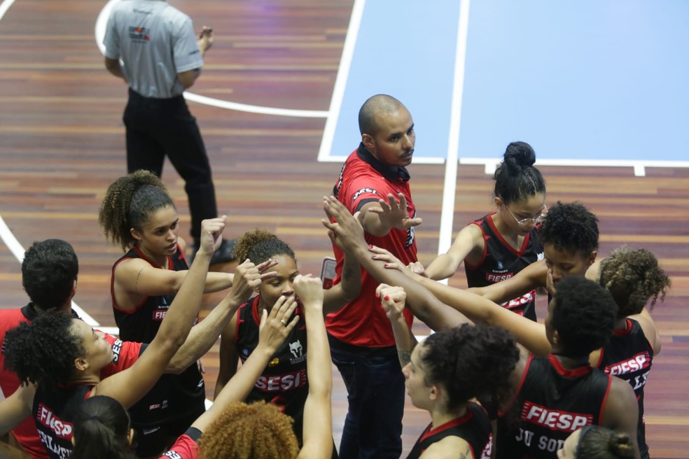 Sesi Araraquara vence a terceira seguida no Paulista de Basquete