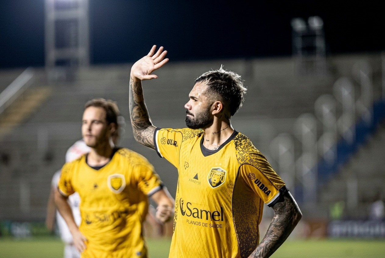 Atacante uruguaio do Amazonas FC em campo