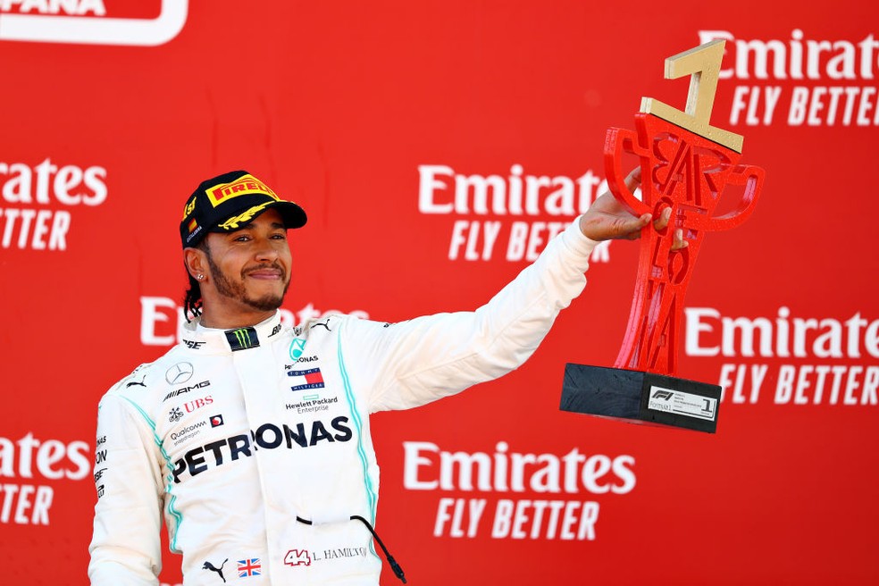 Lewis Hamilton no pódio - GP de Barcelona