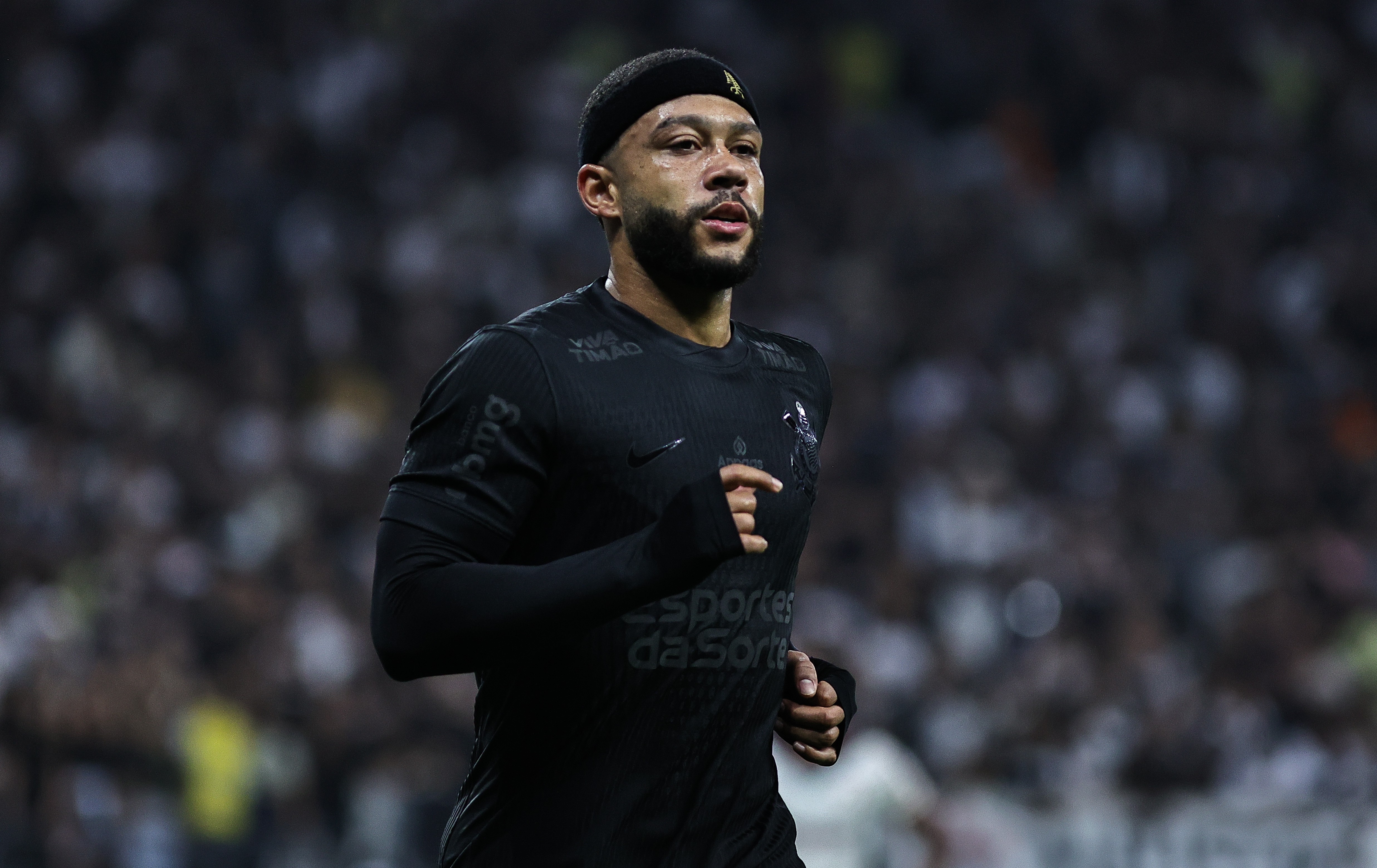 Memphis questiona evolução do Corinthians e vê equipe espaçada durante jogo.