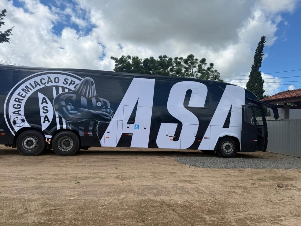Novo ônibus do ASA vai levar a deleação ao aeroporto na próxima quinta — Foto: ASCOM ASA