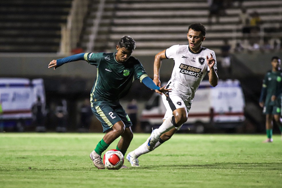 Floresta x Botafogo — Foto: Jhenifer Cristine / Agência RP Foto Press