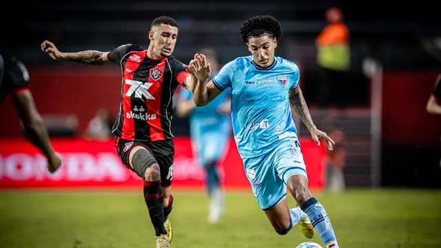Baralhas e Fuentes no duelo Vit&oacute;ria x Fortaleza
