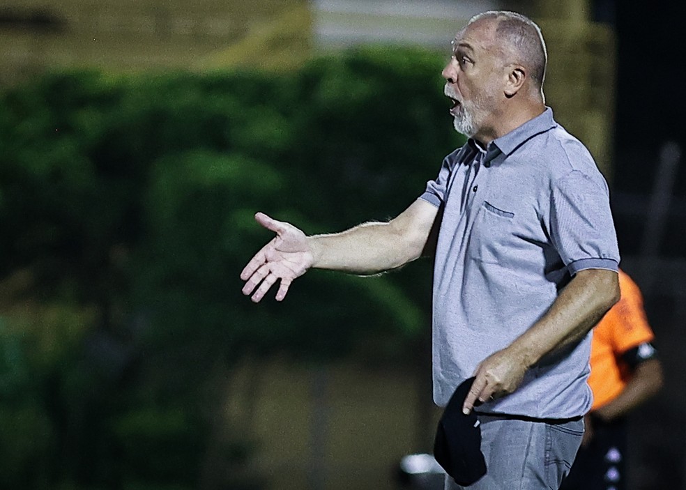 Mano Menezes em São Bernardo x Corinthians — Foto: Fabio Giannelli/AGIF