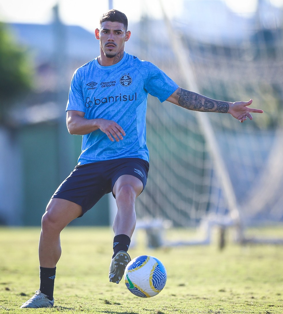 Mayk, lateral-esquerdo do Grêmio — Foto: Lucas Uebel/Grêmio