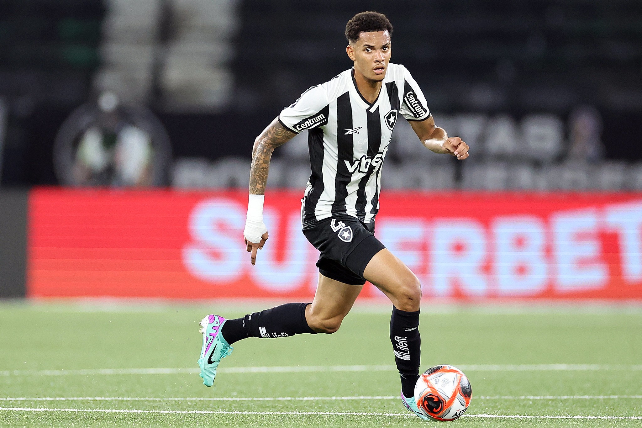 TROCA DE JOGADORES: São Paulo se aproxima de fazer negócio com o Botafogo